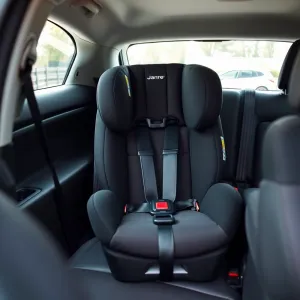 Jak zamontować fotelik w samochodzie bez isofix